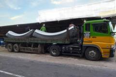 heavy-truck-cannot-climb-up-there
