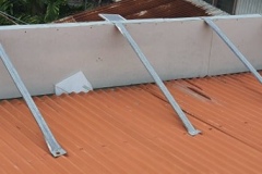 all-sorts-of-debris-gathering-on-your-gutter-and-parapet-wall