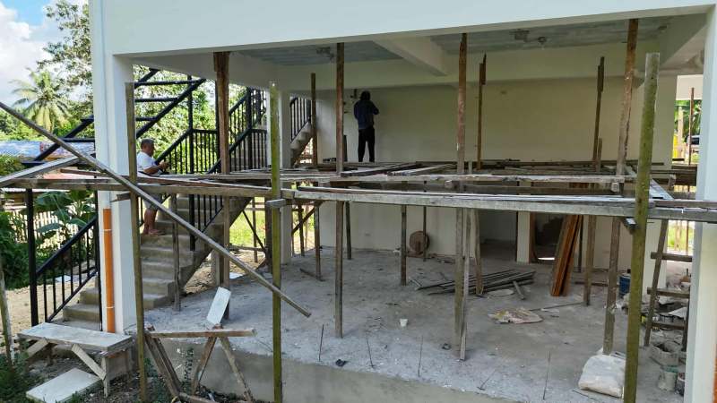 open-ground-floor-for-the-farm-work-type-of-life