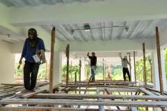 Industrial-type-ground-floor-ceiling-for-easy-plumbing-and-electrical-maintenance