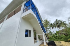 polycarbonate-roofing-for-the-stairway