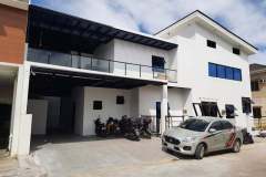 4 spacious-garage