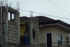 onduline roofing with man